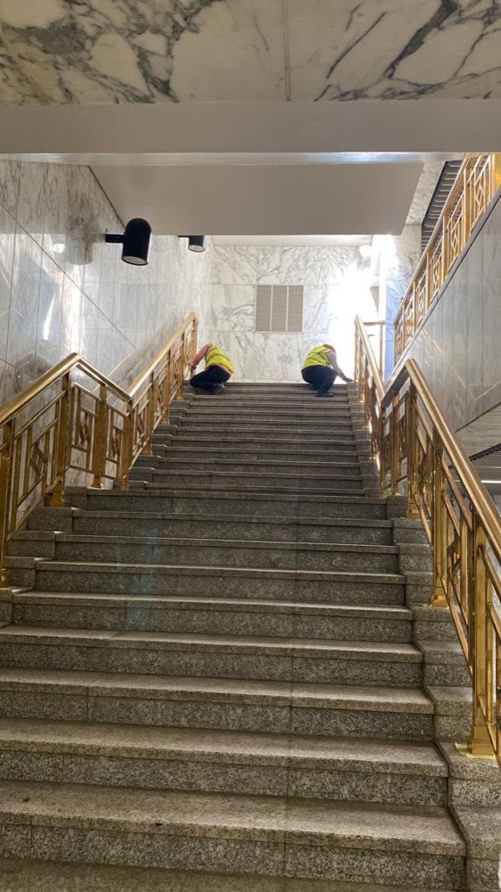 Polishing of the marble staircase at King Saud Gate
